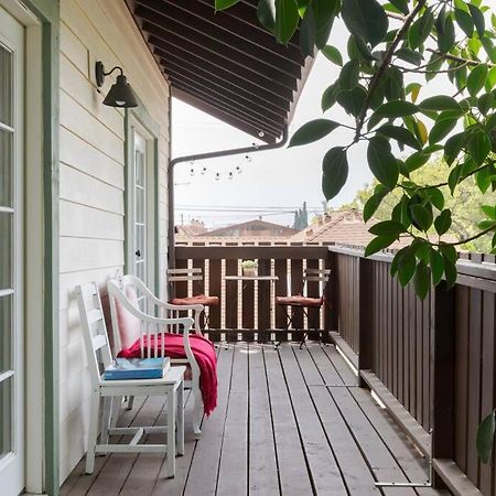 Take It Easy On The Porch In A Hollywood Hideaway Los Angeles Exterior foto